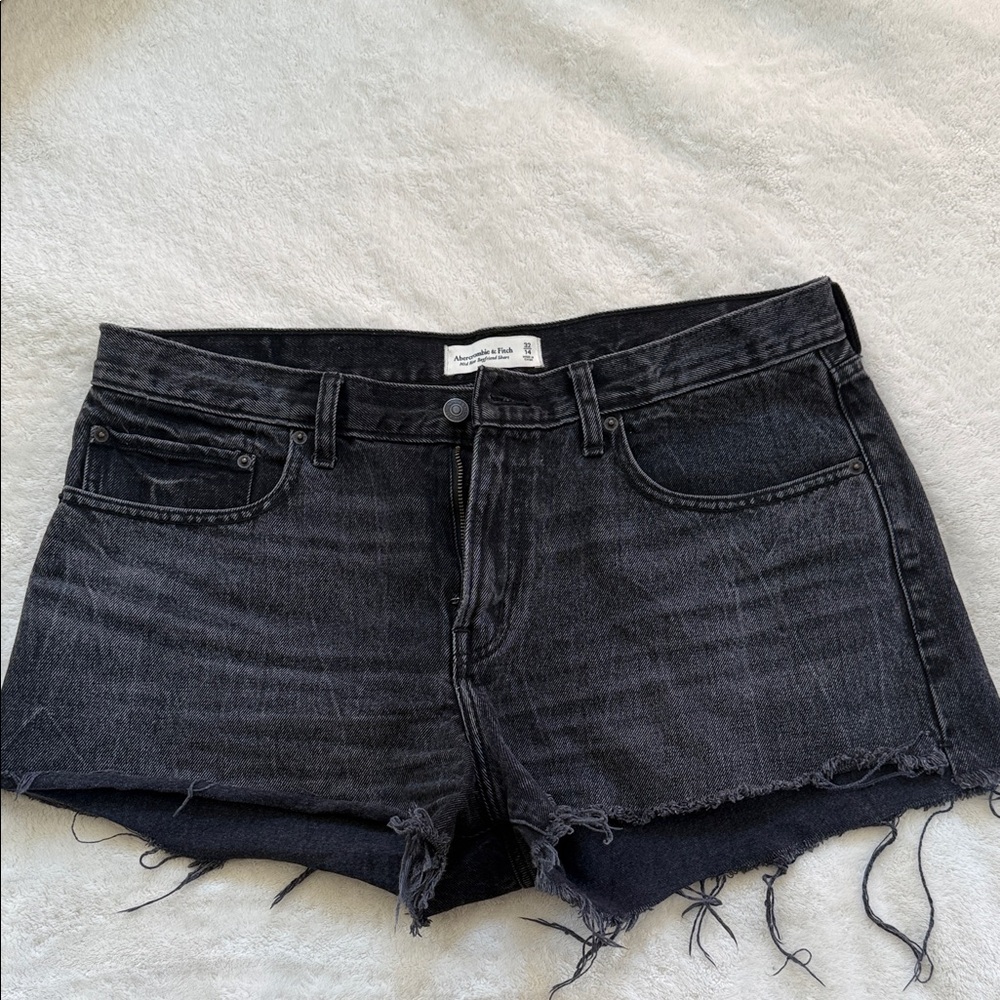 Abercrombie and Fitch 
Mid rise boyfriend  Black Jean Shorts
Size 32/14
